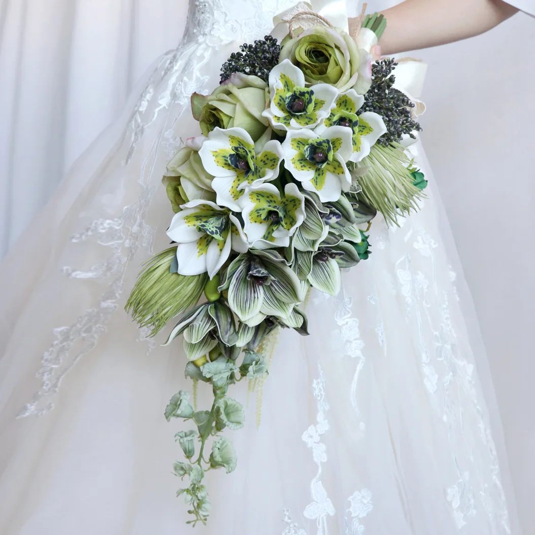 European wedding bride bouquet waterfall water drop wedding photo holding flower simulation flower wedding floral arrangement