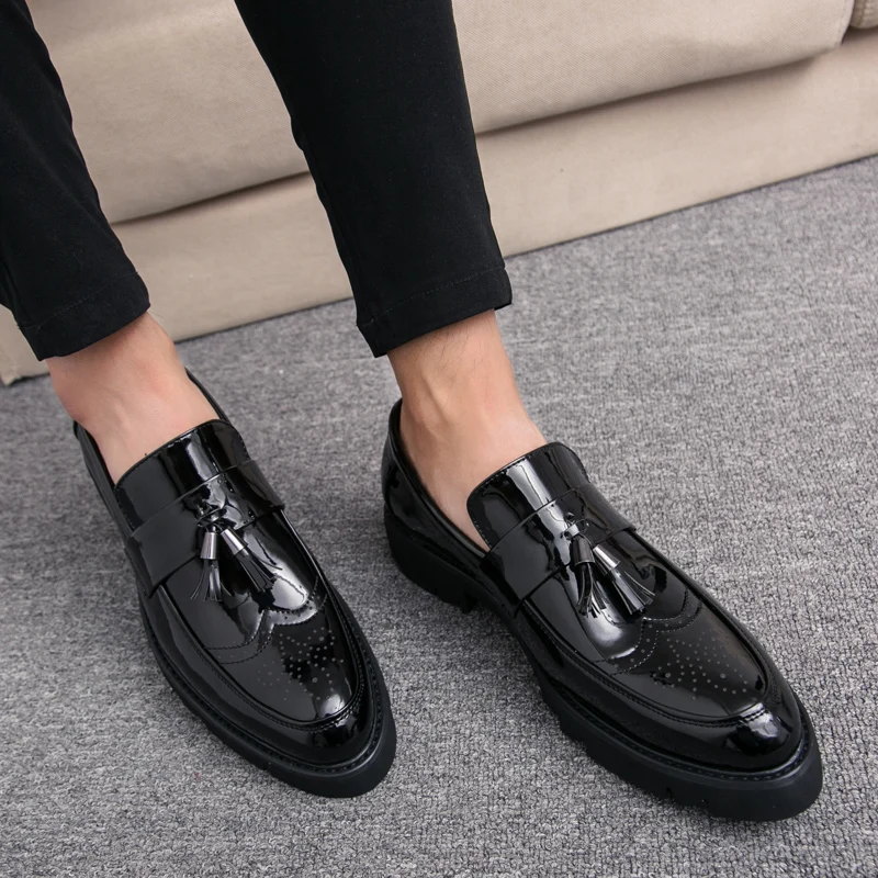 Fashion Golden Men\'s Casual Slip-On Tassel Patent Loafers Thick Bottom Elevator Shoes Men\'s Party Shoes Business Shoes Brogue