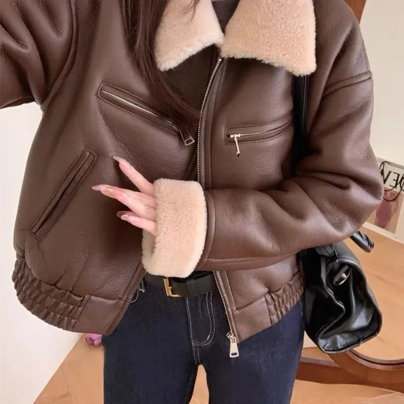 Jaqueta de couro vintage feminina, casaco Parker quente, roupa de locomotiva, imitação solta de cordeiro, pele curta, coreano, inverno, novo, 2021