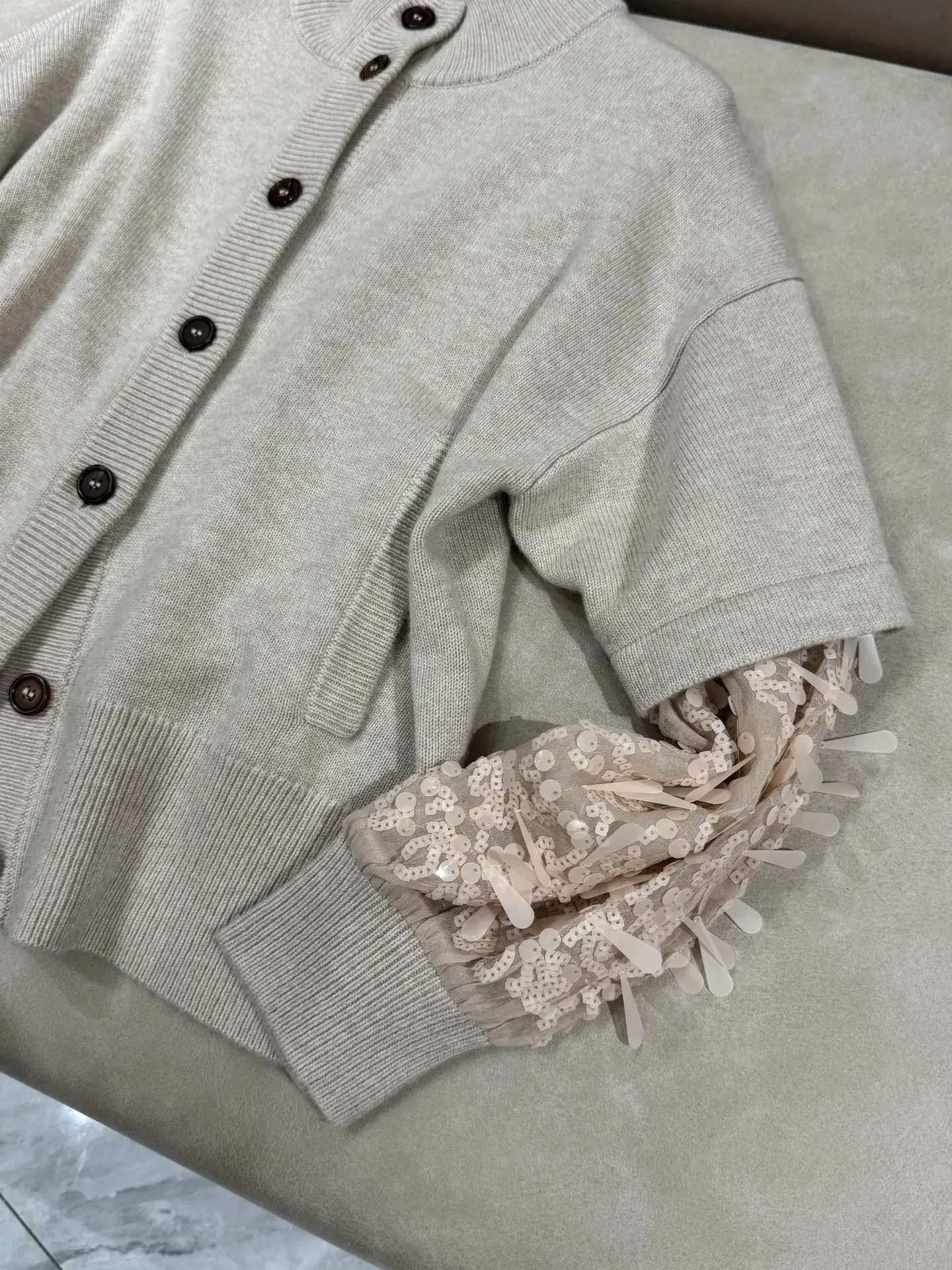 Новый осенне-зимний женский высококачественный кашемировый вязаный кардиган с шелковыми рукавами с пайетками, модный и универсальный