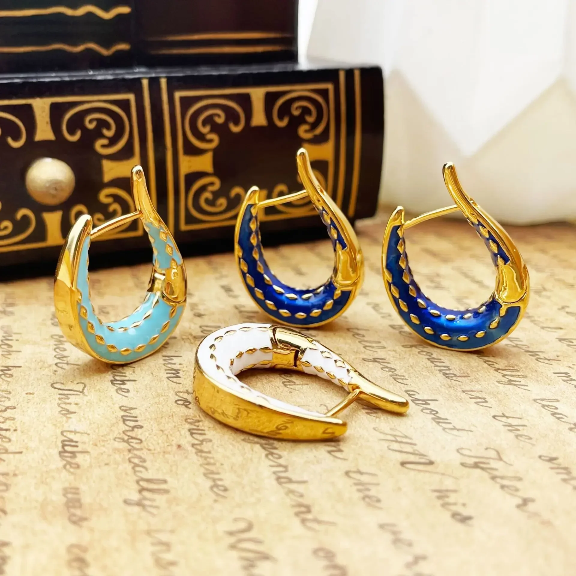 

European and American drop glaze Hong Kong style retro exaggerated earrings high sense light luxury personality