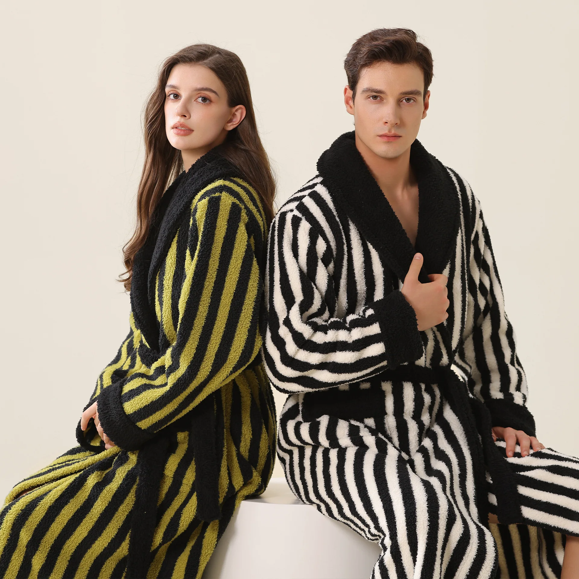 

New velvet bathrobes, coral velvet bathrobes, extended and thickened warm striped men's and women's home wear for autumn and wi