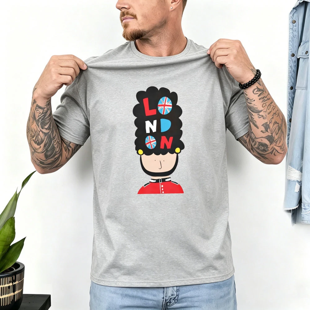 Royal Guard Face Graphic T-Shirt London Flag Bearskin Hat Cute Minimalist Art Men Women Cotton Shirt Fashion Fun Streetwear Tops