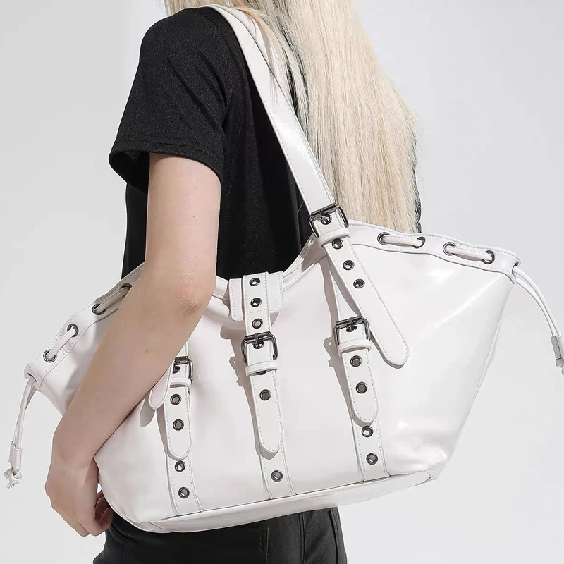 

Вместительные сумки-тоуты для женщин: дизайнерские люксовые сумки-клатчи 2026 года, новые, из искусственной кожи с эффектом масляного воска, с заклепками и пряжкой, на плечо/подмышку