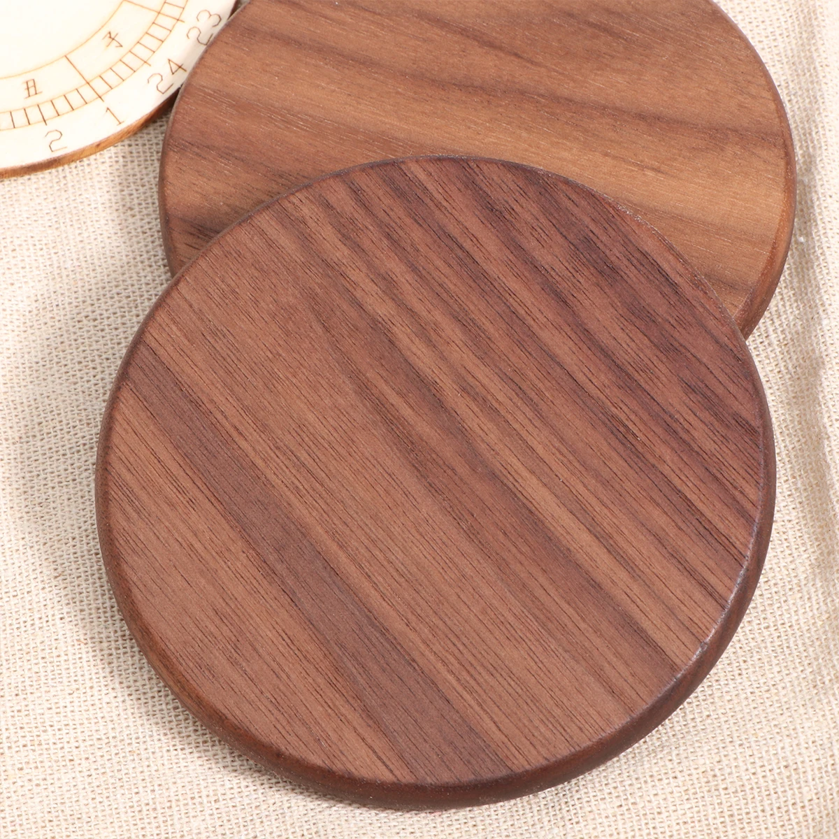 

Heart- Wooden Coasters Dinner Mats Tripod Household Office Place for Dining Table