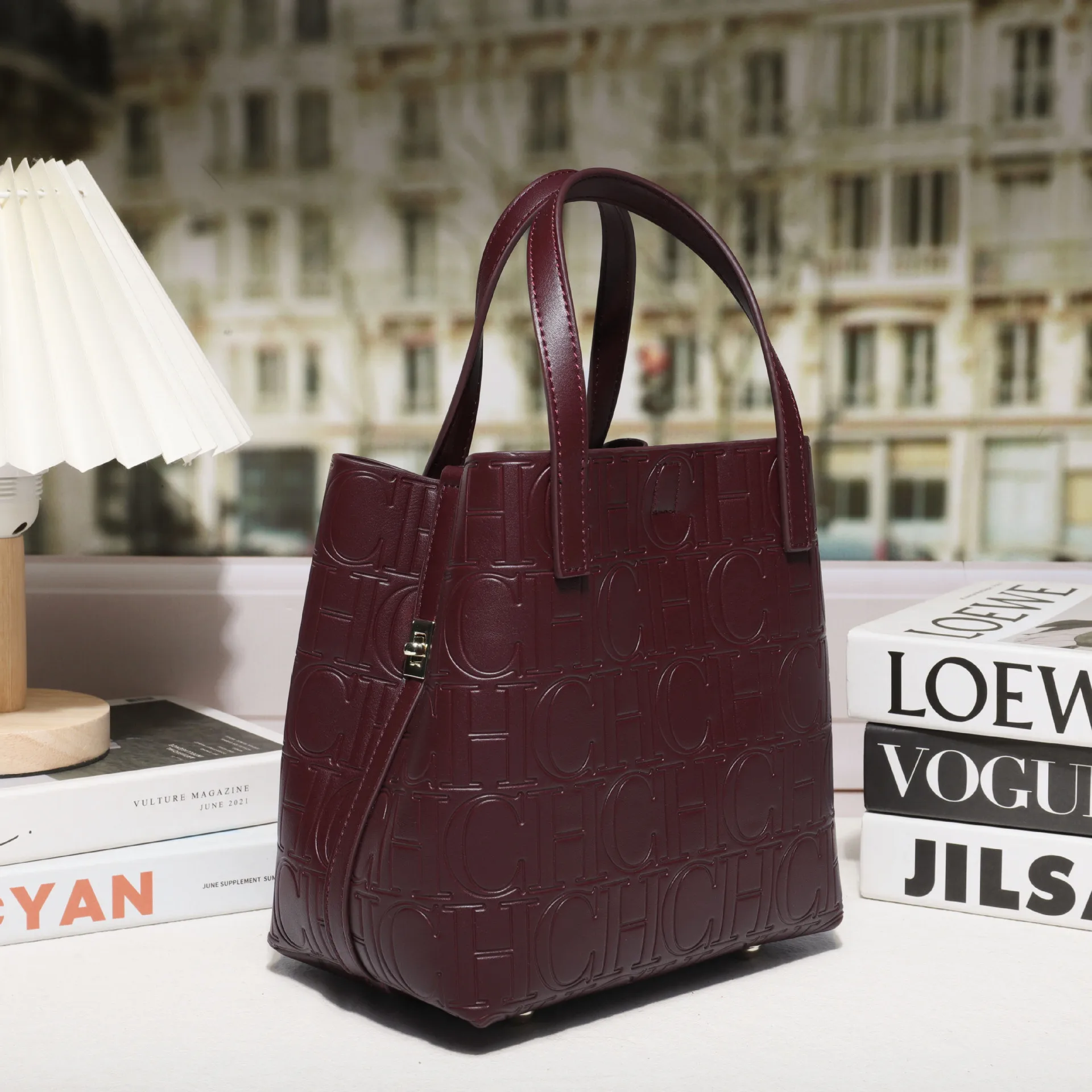 2025 Nuova borsa a secchiello da donna in rilievo, borsa tote di lusso in pelle strutturata, tracolla chic per i pendolari, elegante e spaziosa