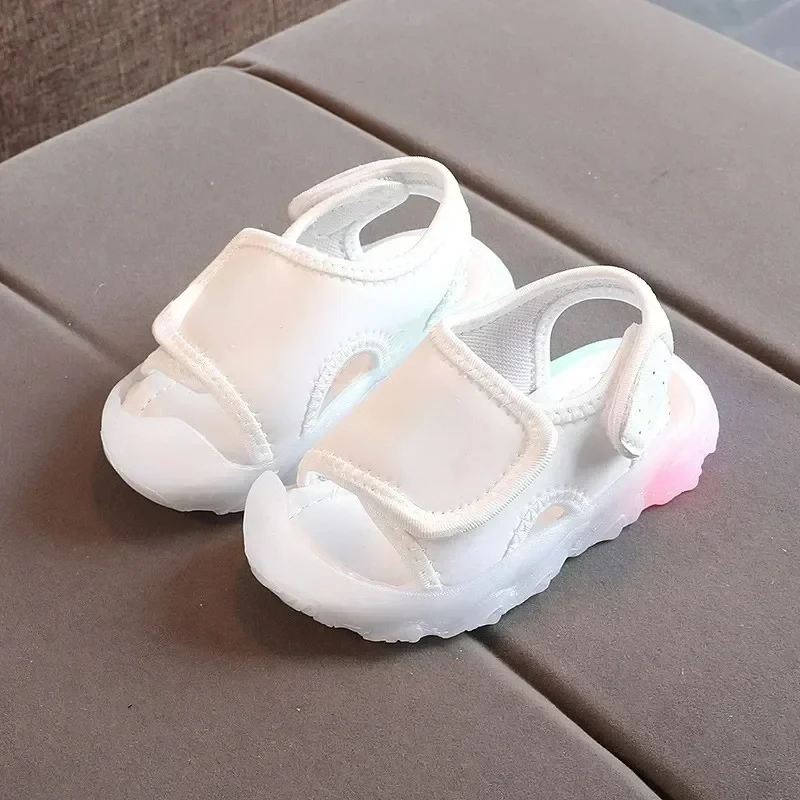 2024 Fashion New Brands LED Lighted Baby Casual Shoes Glowing Cute Infant Tennis Glowing Leisure Toddlers Girls Boys Sandals