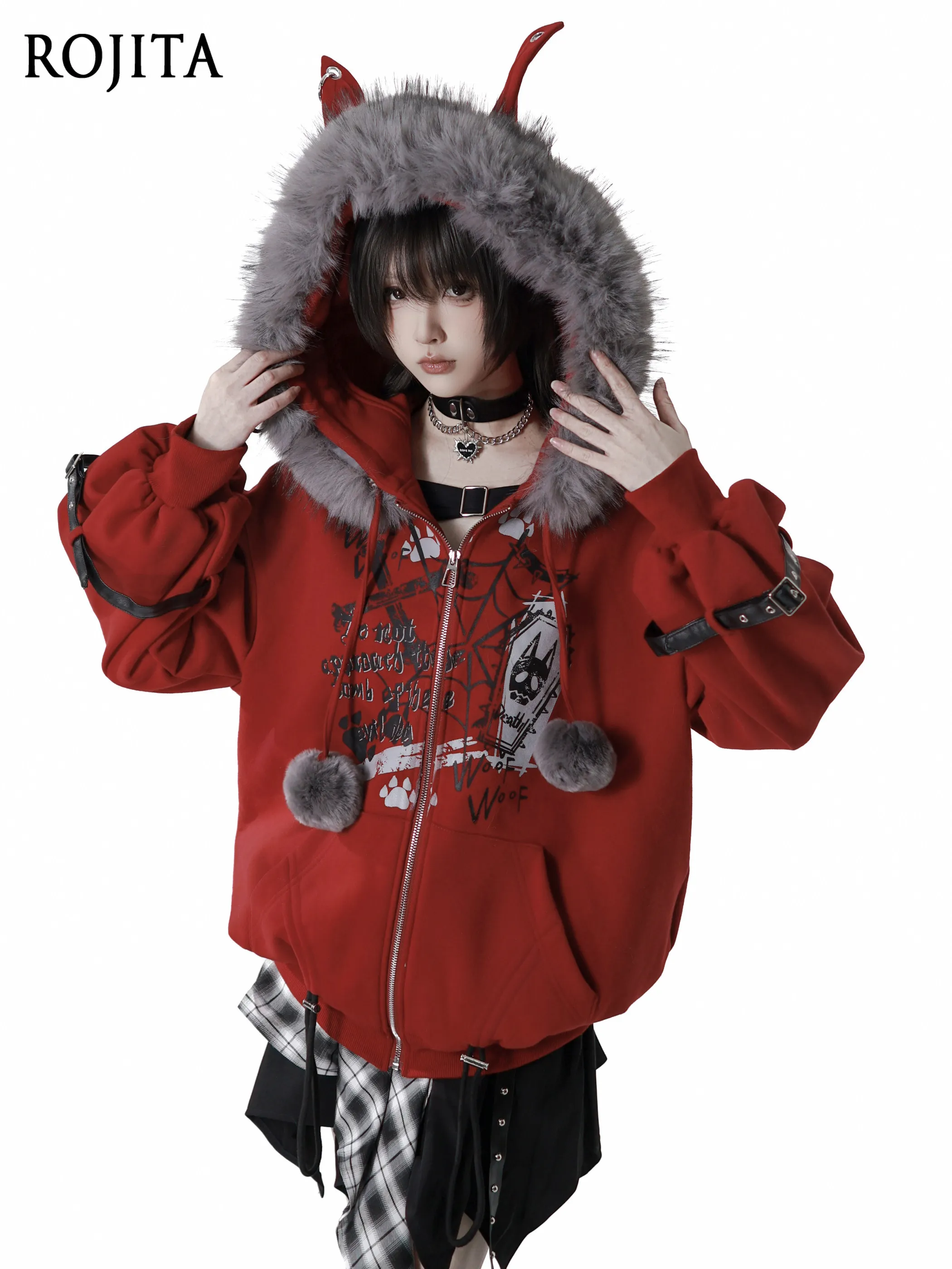 

Красная новогодняя коллекция: флисовая куртка-худи с меховой отделкой для женщин, полосатый топ с длинным рукавом, юбка