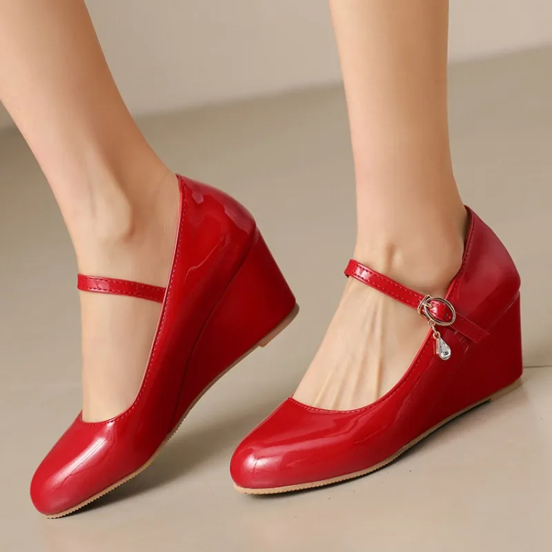 2026 Spring/Summer New Women's Round Head Slope Follow Shoes with One Line Buckle Design for Dating, Wedding, Party, Sizes 32-48