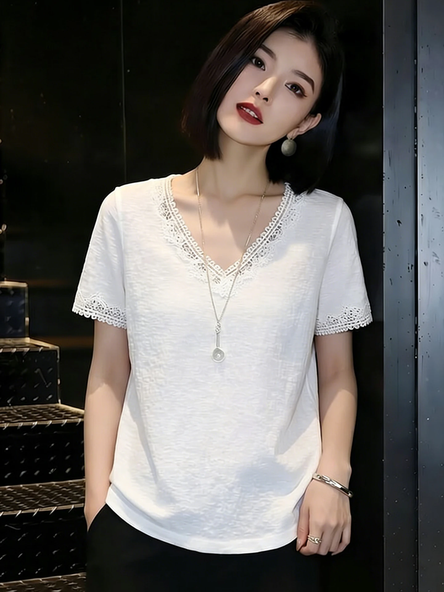 

Chic Lace Splice V-Neck Overhead T-Shirt Short Sleeve Summer Lazy Style Age-Defying Women's Top Korean Style Straight Cut