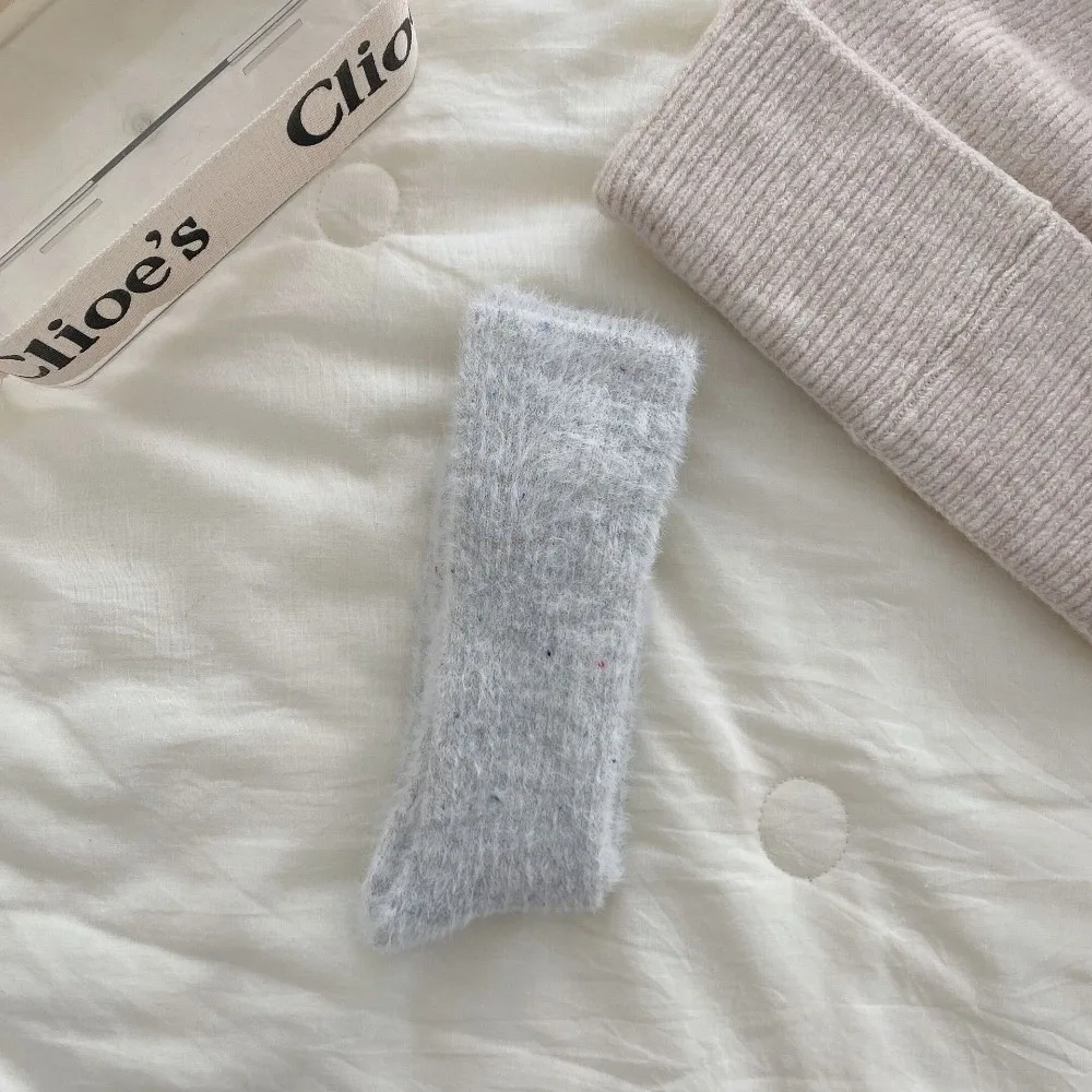 Nouvelles chaussettes chaudes pour femmes couleur unie mi-mollet chaussettes en fourrure de renard épaissi doux mi-mollet chaussettes filles