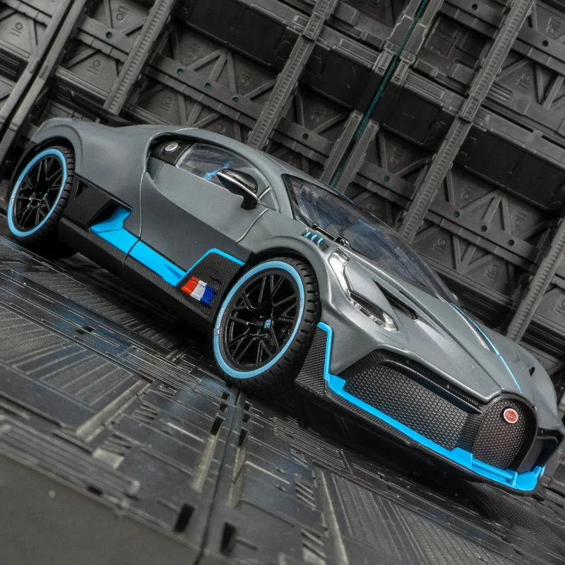 Puertas de coche modelo de carreras de aleación Bugatti Divo 1:18, el capó delantero y la puerta del maletero también se puede abrir, mano de obra fina