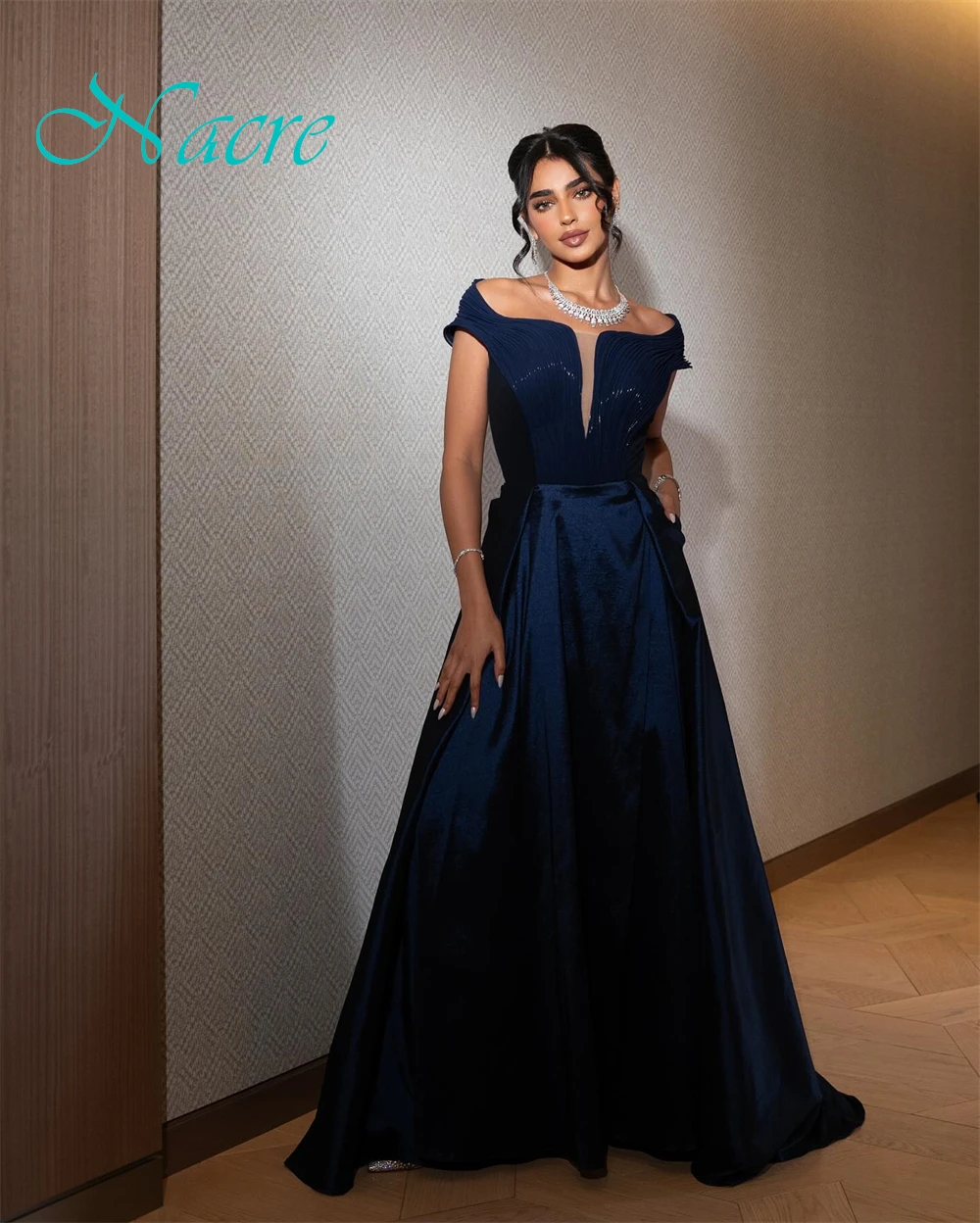 فستان سهرة رائع مخصص برقبة قارب من الساتان الرقيق للحفلات الراقصة فساتين فاخرة قبالة الكتف للمناسبات الخاصة