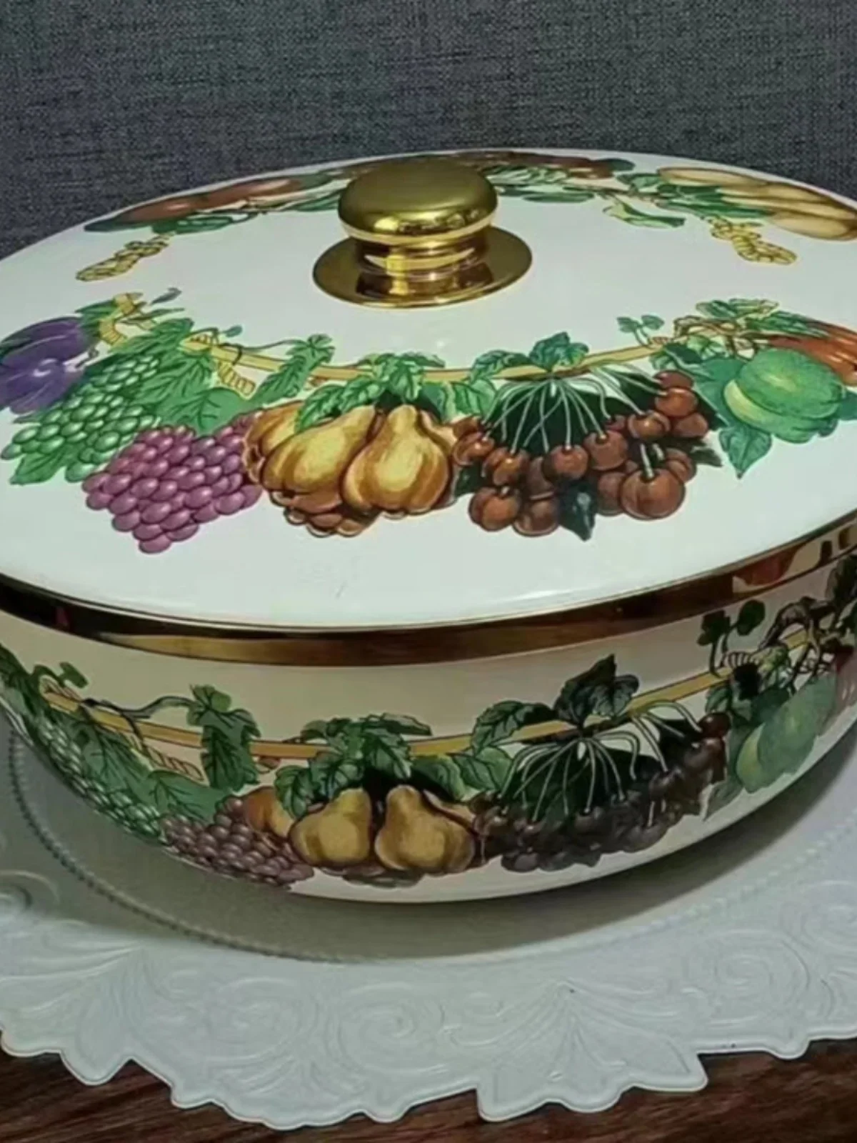 

Enamel and basin with lid Storage basin for soup bowl Classic diameter 29 cm 12 height Xinjiang free shipping