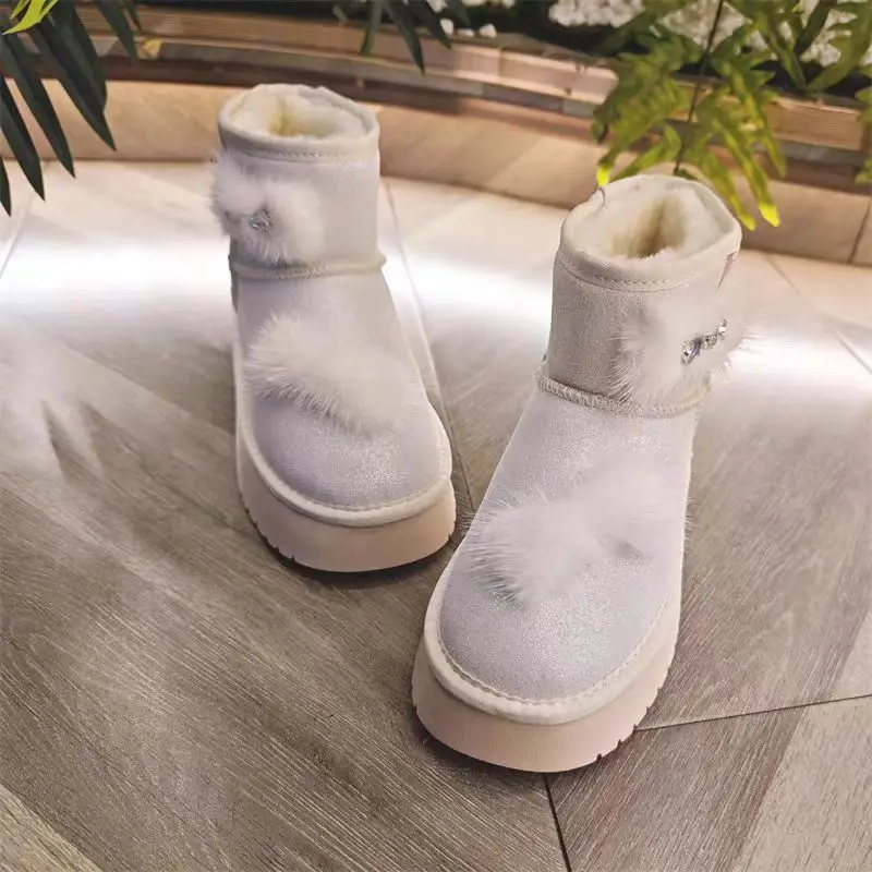 

Thick-soled rhinestone sweet women's cotton shoes, large-sized fur one-piece comfortable snow boots 35-40