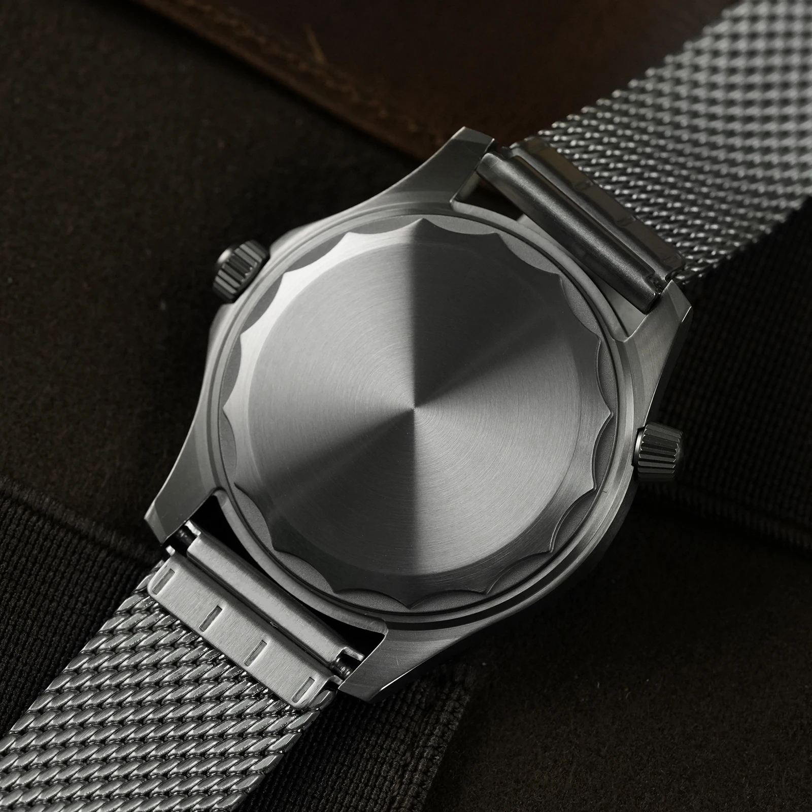 Watchdives WD007 39mm V2 SL3001 Automatische Taucheruhr Titan-Gehäuse Saphirglas 100M Wasserdichtes Ventil Luxus-Herrenuhr – Detail 12
