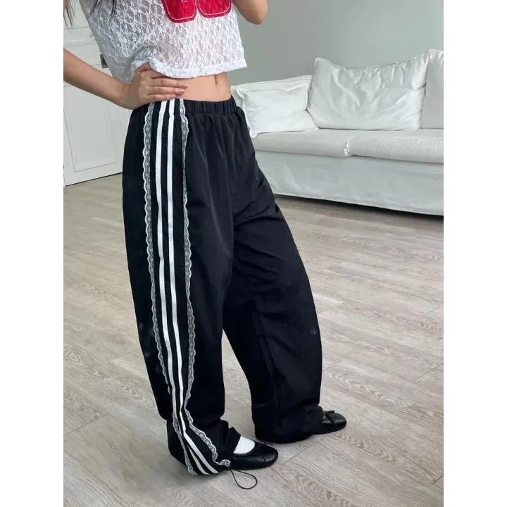 

Весенне-летние женские брюки в корейском стиле: свободные, длинные, из нейлона, с кружевной отделкой, в стиле пэчворк, с поясом, в ретро-спортивном стиле, в двух цветах.