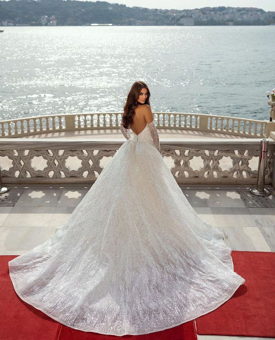 جديد حورية البحر فستان الزفاف كم طويل عميق الخامس الرقبة الترتر يزين الدانتيل متابعة انفصال قطار زي العرائس حجم كبير مخصص
