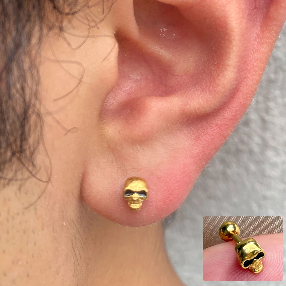 1Piece Fashion Skull Earrings Punk Style Small Skeleton Stainless Steel Piercing Helix Screw Ear Stud Halloween Jewelry Gift 16G