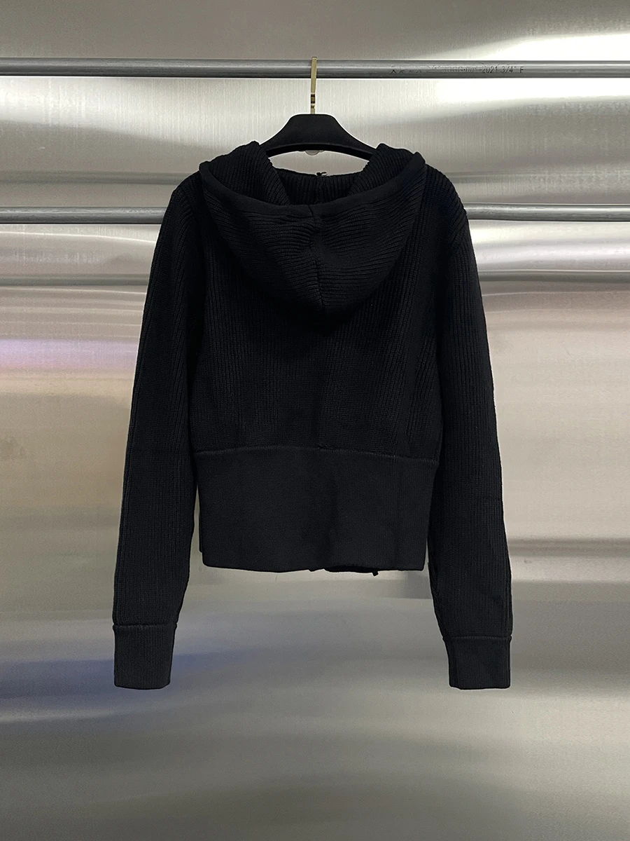 เสื้อสเวตเตอร์ CHICEVER สีดำแบบมีกระเป๋าต่อผ้า ดีไซน์สตรีทแวร์ทรงหลวม แขนยาว มีฮู้ด สำหรับผู้หญิง สไตล์แฟชั่นฤดูใบไม้ร่วง