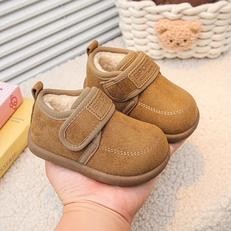 Zapatos de algodón para niños, moda de invierno, antideslizantes, cálidos, suela suave, zapatos informales, botas de algodón ligeras y cómodas para la nieve