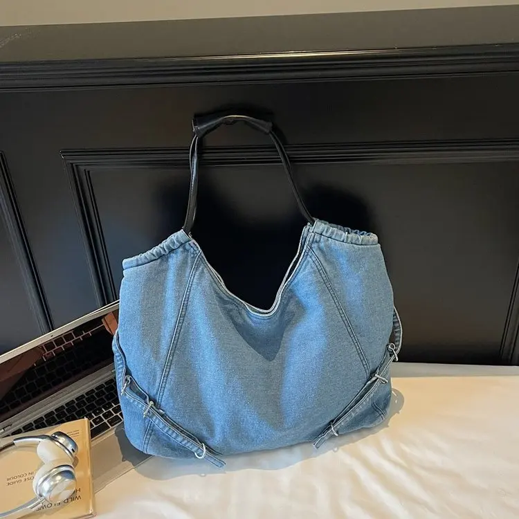 

Autumn New Explosion 2616 Fashion Simple High Sense Niche Design Trend Light Luxury Casual Denim Shoulder Bag