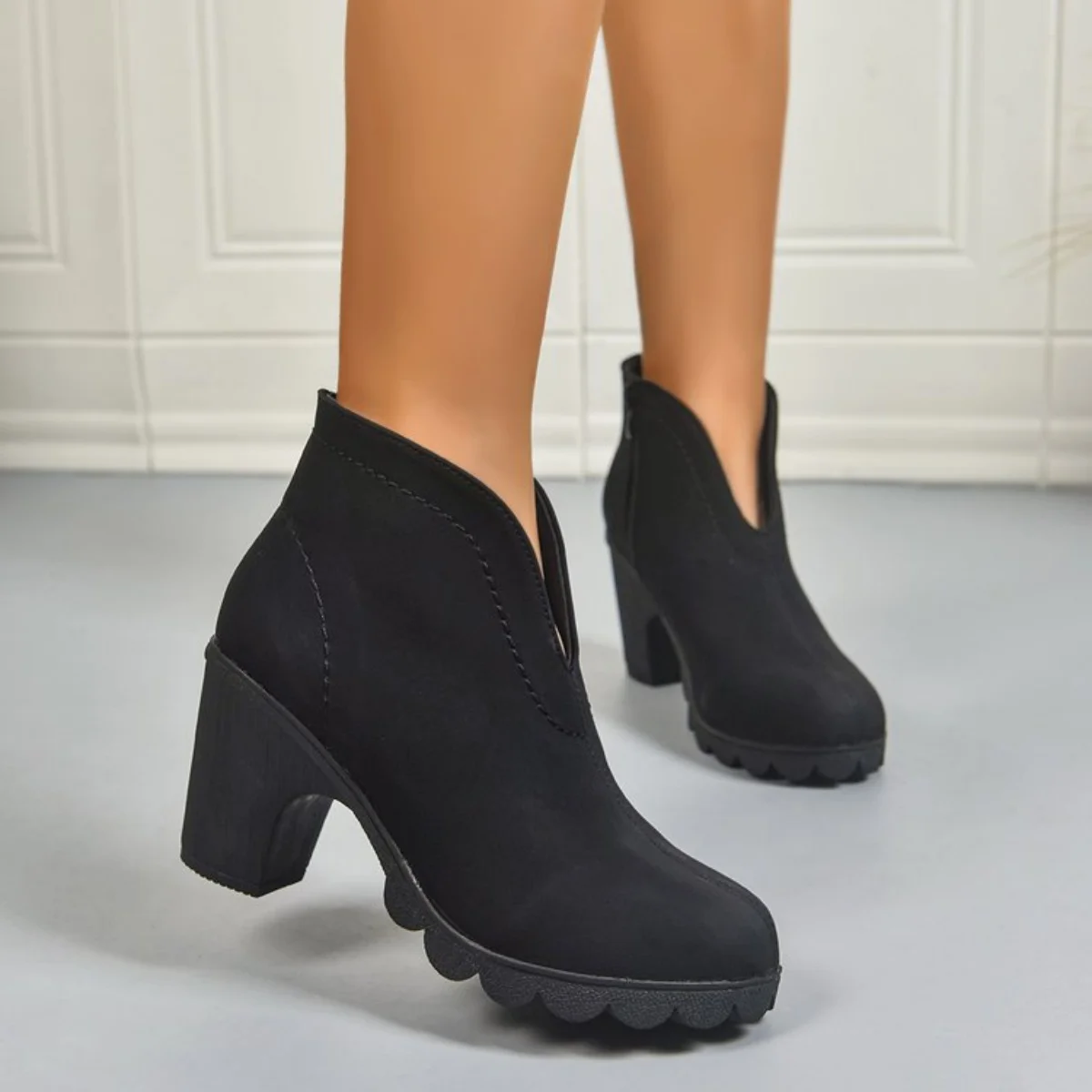 

2025 New style fashionable, versatile, durable and lightweight fashion boots