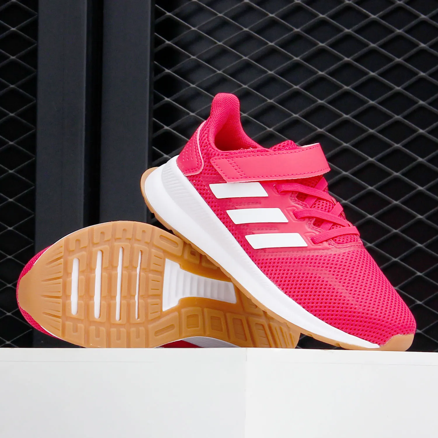 

Adidas genuine season new men's and women's lightweight mesh sports shoes FW5140