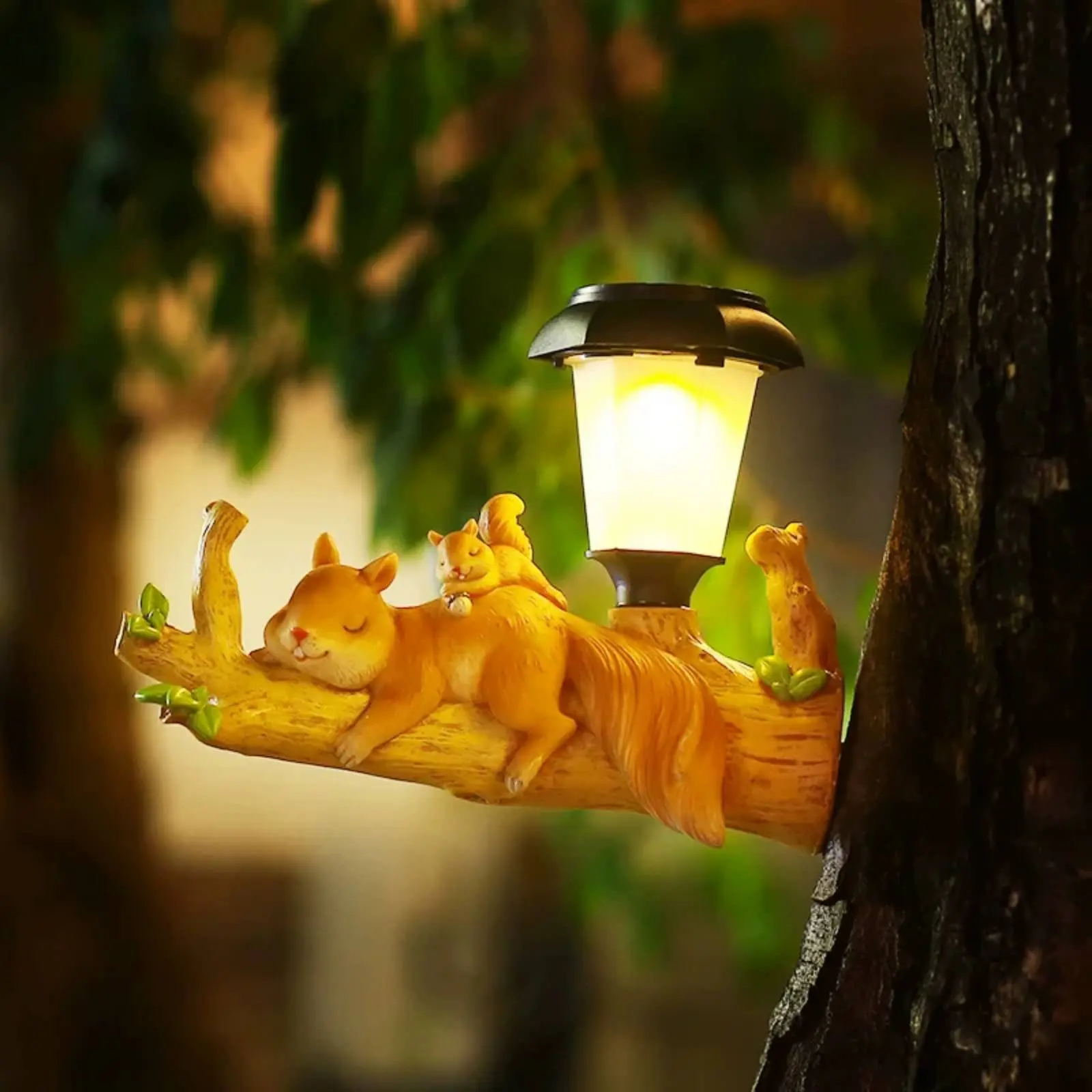 

Resin Squirrel Stake Light Waterproof Solar Squirrel Light for Yard, Patio