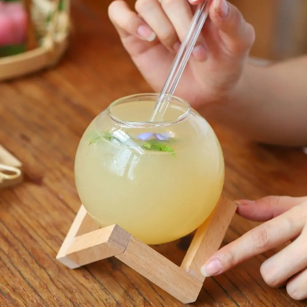 

Moon Ronud Ball Shaped Spherical Cocktail Glass Cup with Wood Stand Transparent Coffee Cups with Straw Juice Tumbler Beverage