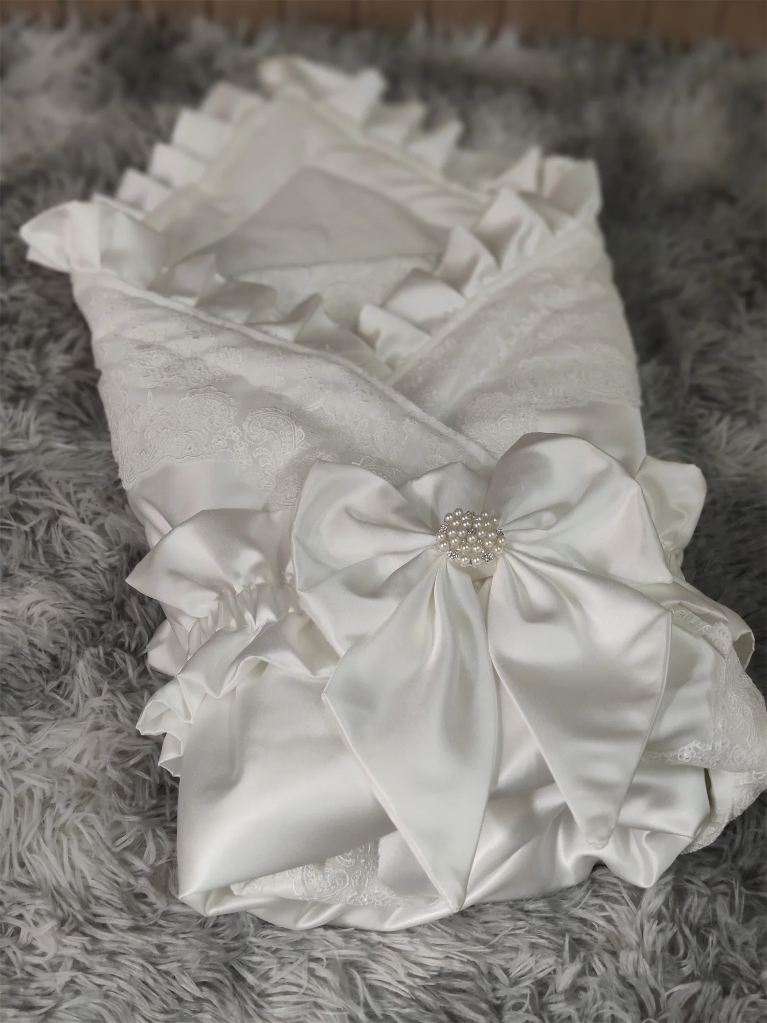 Luxury Soft Satin Wedding Fabric Infant Swaddle Blankets Soft Baby Girls Boys Stroller Wraps With Sash White Christening swaddle