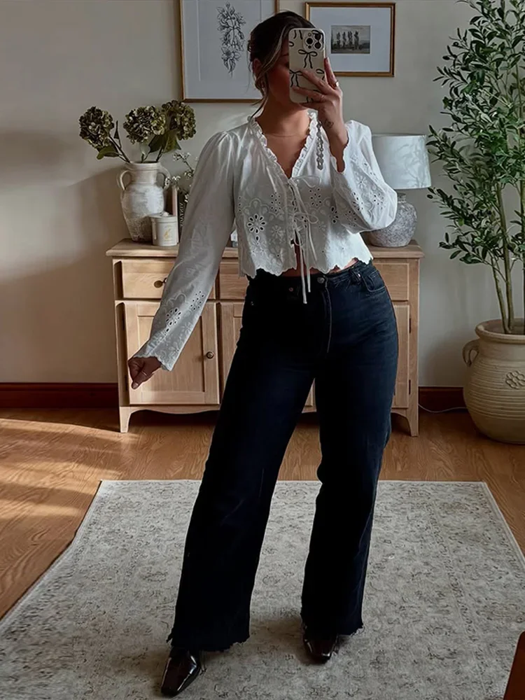 Damen-Hemden, elegante Stickerei, aushöhlen, Schnürung, tiefer V-Ausschnitt, volle Ärmel, kurze Bluse, weiblich, 2025, Frühlingsmode, Damen-Top