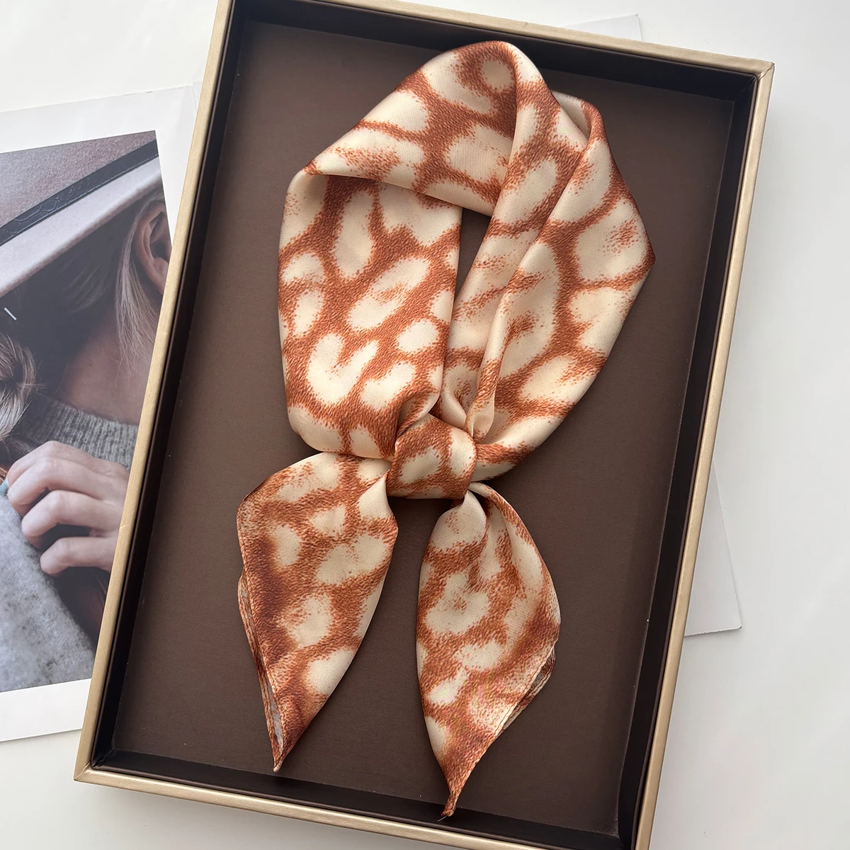 

Роскошный квадратный шарф для женщин, женский хиджаб с леопардовым принтом, модный шейный платок, банданы, мягкие пятна, элегантные шарфы из искусственного шелка, шаль