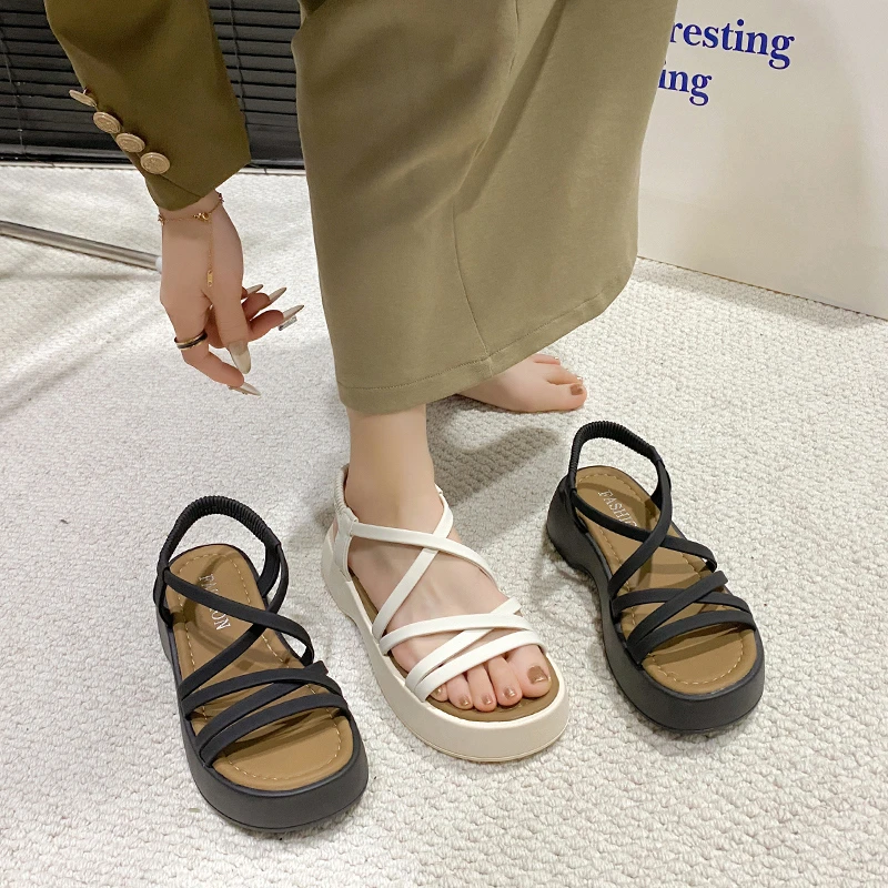 Modne sandały na platformie z grubą podeszwą dla kobiet 2024 Summer New Korean Style Cross Strap High-heeled Casual Shoes