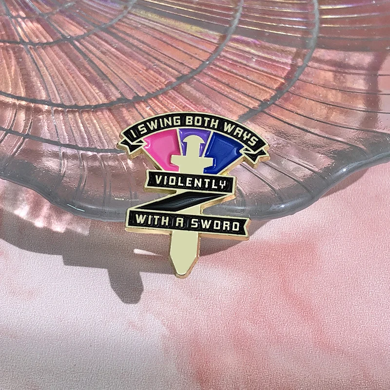 دبابيس المينا قوس قزح المخنثين ، أرجوحة مخصصة ، في كلا الاتجاهين ، بعنف مع السيف ، بروش الفخر ، شارات طية صدر السترة ، هدية المجوهرات ، انخفاض الشحن