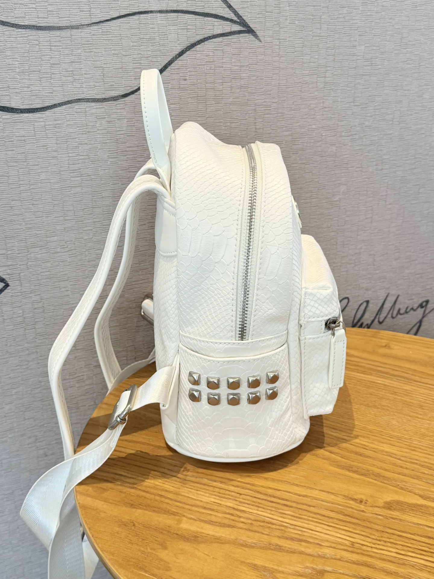 sac-a-dos-de-luxe-pour-femme-mack-jennifer-motif-peau-de-serpent-tendance-polyvalent-en-cuir-souple-style-decontracte