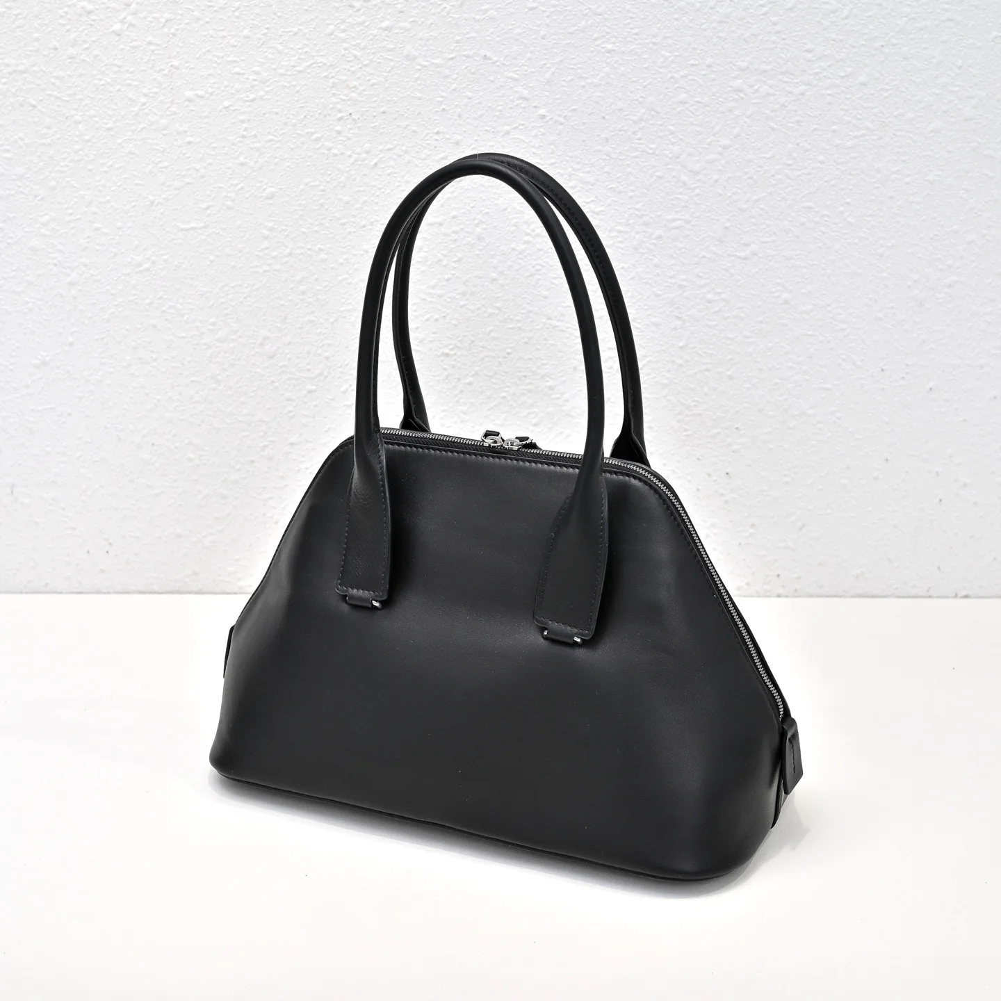 

2025 women top quality Leather-stitched pure steel handbag with zipper, casual women's retro handcrafted medium-sized handbag