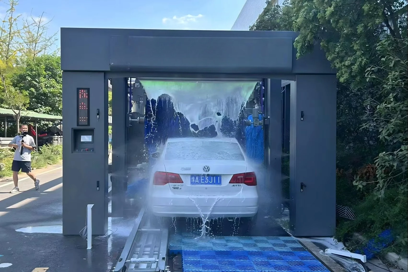 Sistema de lavagem de carros de túnel automático resistente com controlador programável e vários programas de lavagem