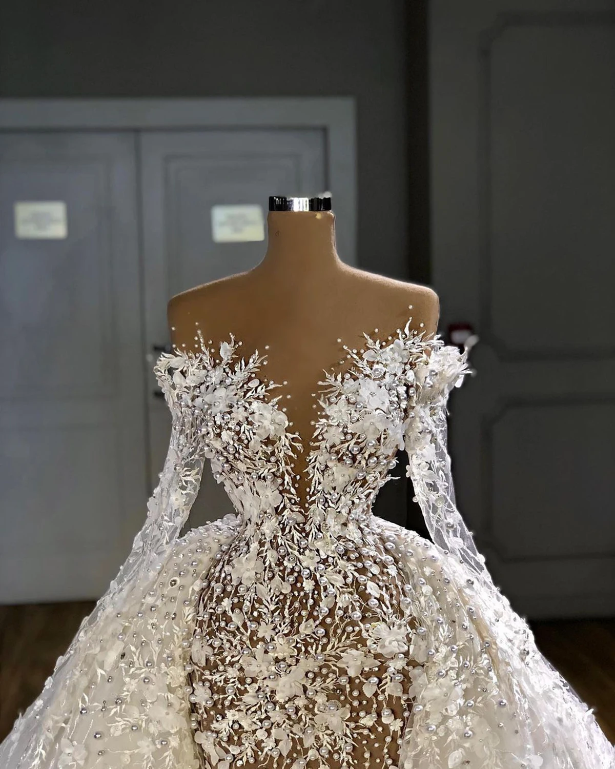 Luxury Mermaid Wedding Dresses Sweetheart Long Sleeves Beads Appliques Lace Bridal Gowns Custom Made Big Detachable Train Robes