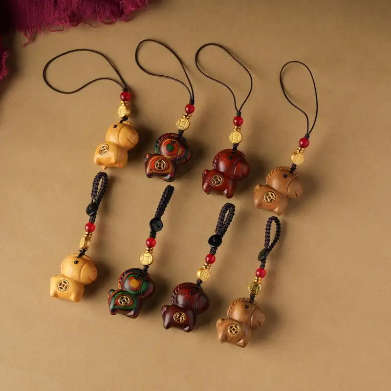 1pc criativo sândalo cavalo pingente chaveiro ano do cavalo corrente do telefone móvel mochila pendurado decoração presentes de ano novo