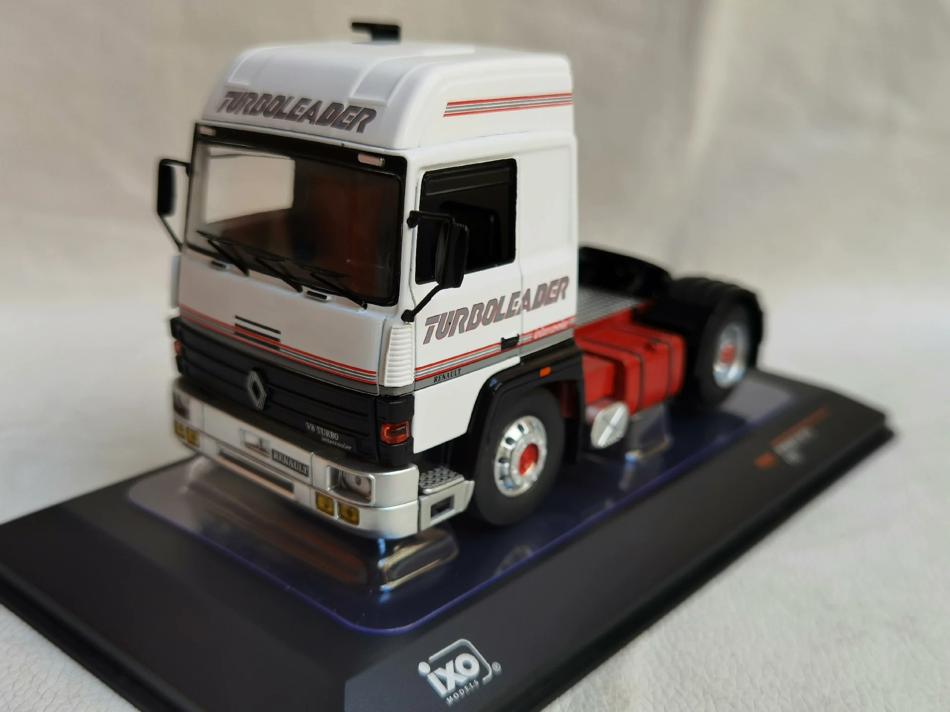 

Diecast IXO 1/43 Scale RENAULT R370 1987 Renault tractor truck Alloy Car Model Collectible Toy Gift Souvenir Display Ornament
