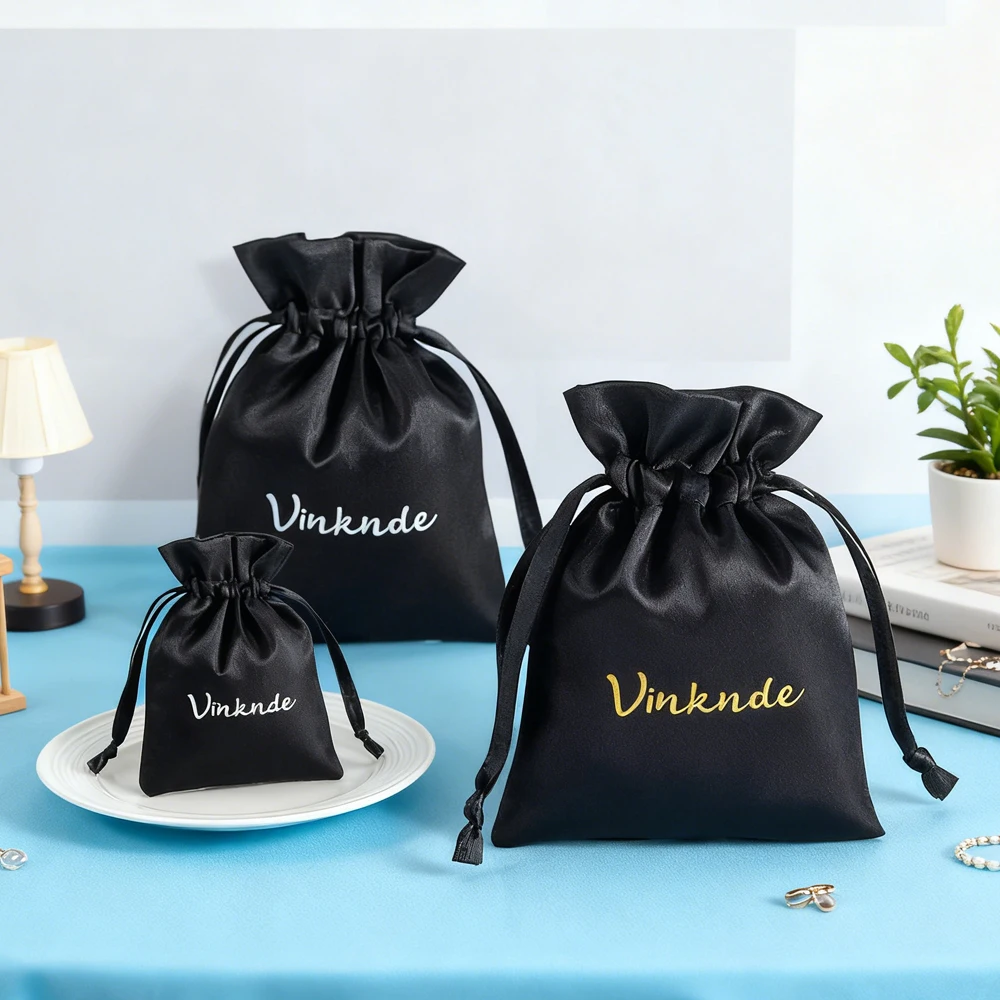 

100 шт. 8x10 см органайзер для ювелирных изделий, подарочные пакеты с логотипом, шелковый атласный чехол для упаковки на шнурке, свадебные сувениры для колец, ожерелья