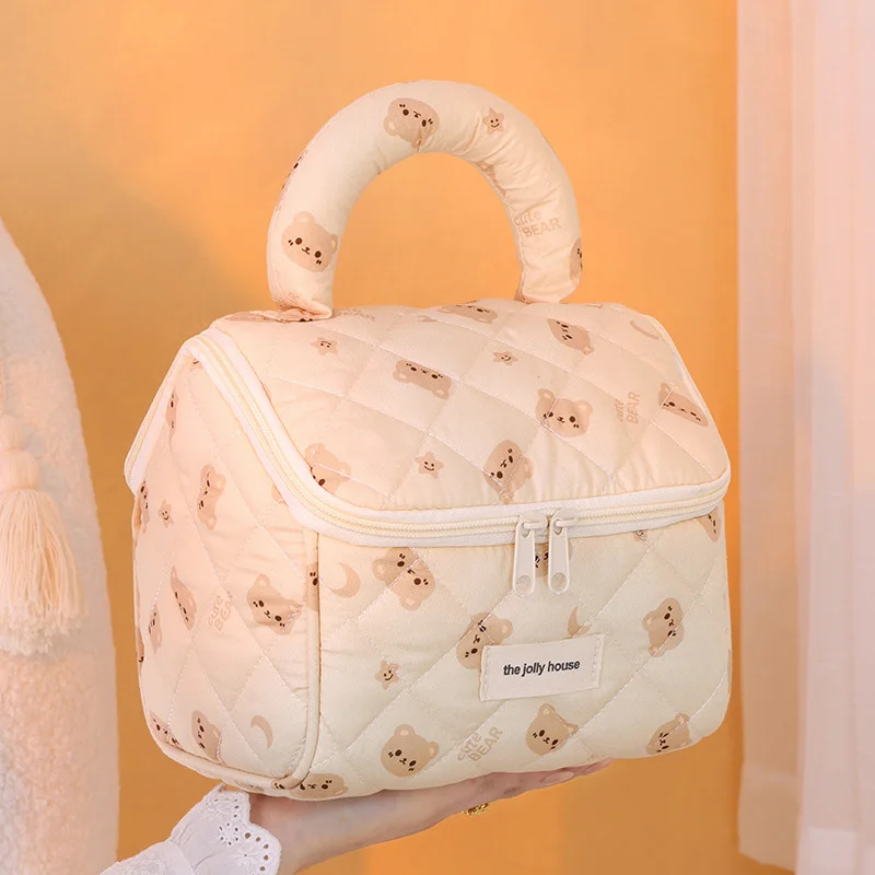 

Travel Quilted Makeup Bag Versatile Large Aesthetic Wash Bag for Women Cosmetic Bag for Business Trip Hotel Daily Use Dorm