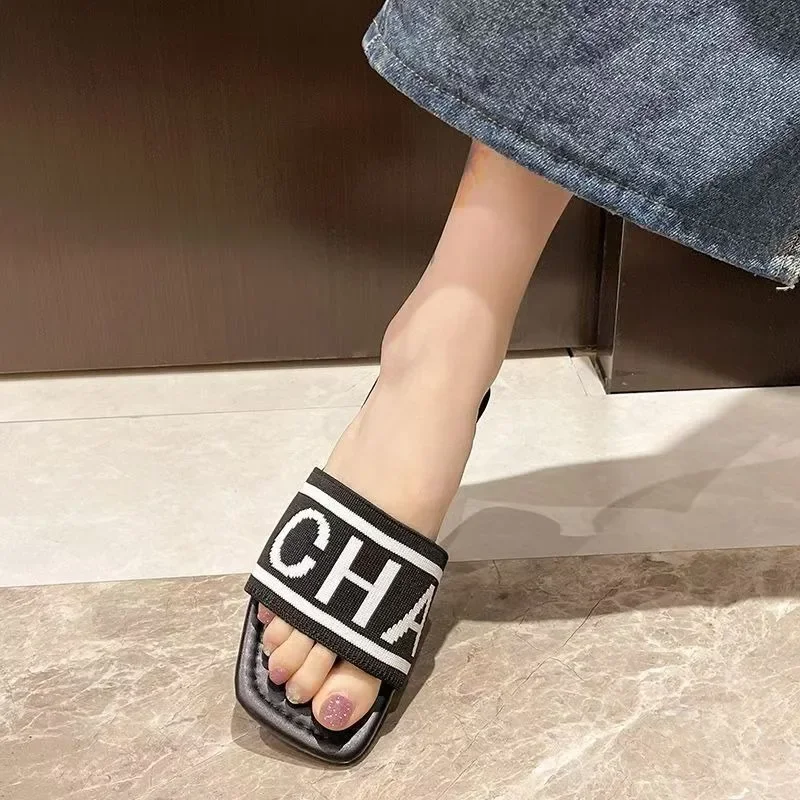 

Модные Классические Простые сандалии, женские новые тапочки, тканевые уличные Повседневные тапочки с надписью и плоской подошвой, Размеры 35-42