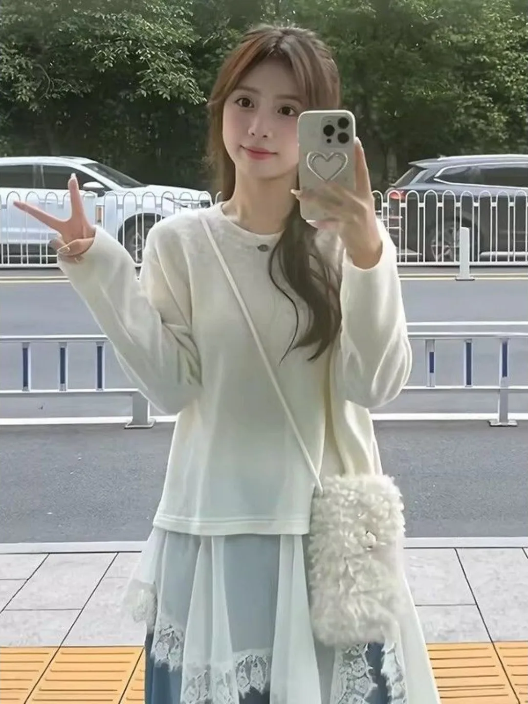 Korean Style Long Sleeve T-Shirt Women Loose Slimming Mesh Lace Patchwork out of Rule Base Shirt Top for Autumn Season