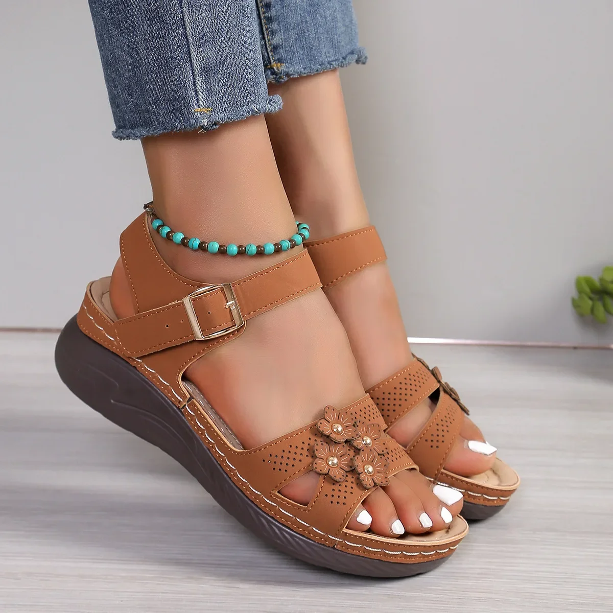2025Ankle Buckle Womens Wedge Sandals Summer Vintage Flowers Platform Sandles Women Non Slip Soft Bottom Casual Sandalias