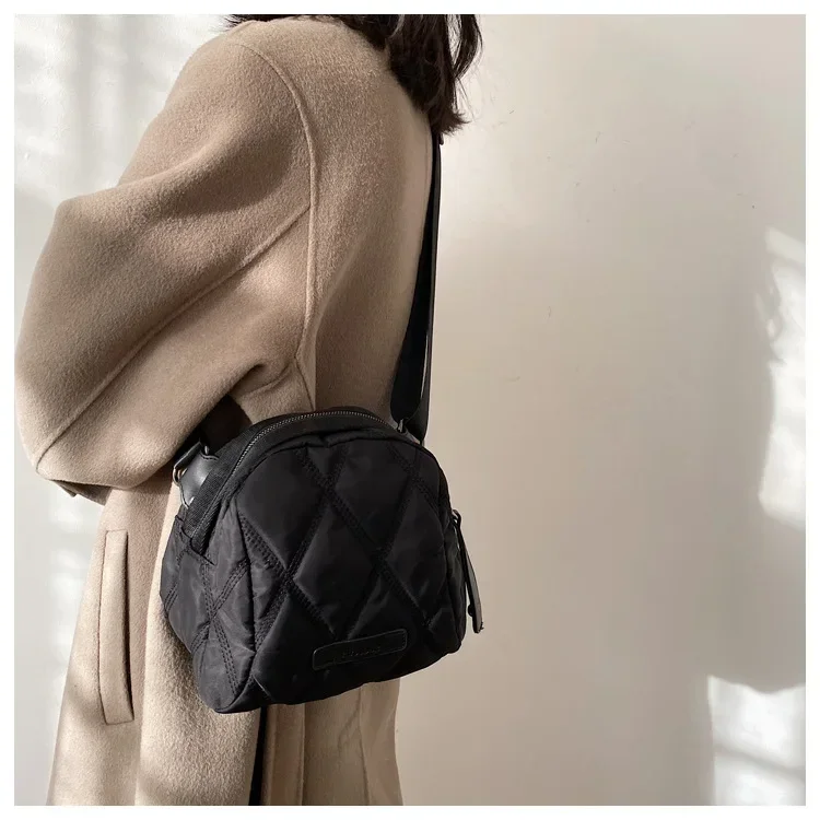 2024 Women Nylon Quilted Roomy Black Handbag Lady Cute Winter Trends Smart Phone Essential Portable Zippy Everyday Crossbody Bag