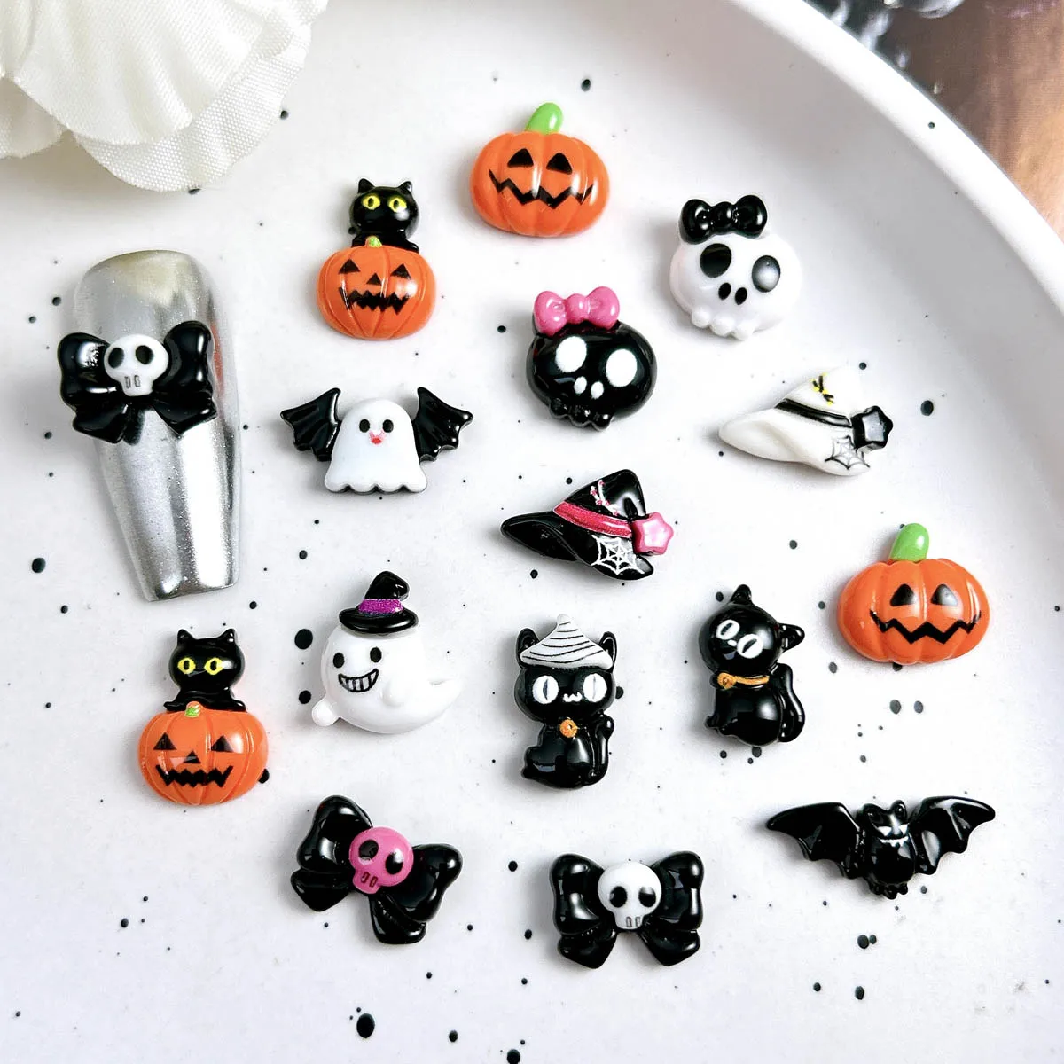 ชุดตกแต่งเล็บเรซิ่นรูปผีฟักทองน่ารัก 20 ชิ้น ลายการ์ตูน หมวกวิเศษ หัวกะโหลก โบว์ ชุดฮาโลวีน สำหรับตกแต่งเล็บ DIY