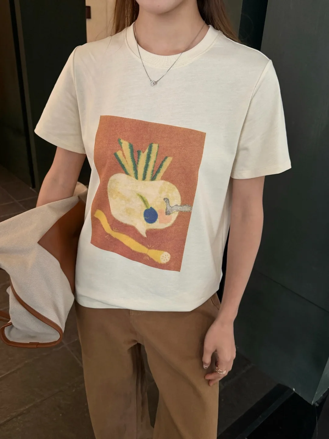 

Повседневная удобная футболка с круглым вырезом и короткими рукавами, мягкая, приятная для кожи, с художественным принтом, женская летняя влагопоглощающая футболка