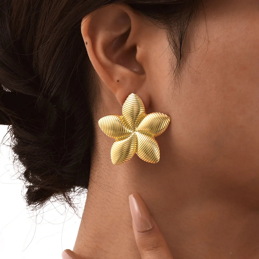 Stainless Steel Ridged Five Petal Flower Stud Earrings Gold Tone Textured Floral Statement Ear Jewelry for Women Party Wear